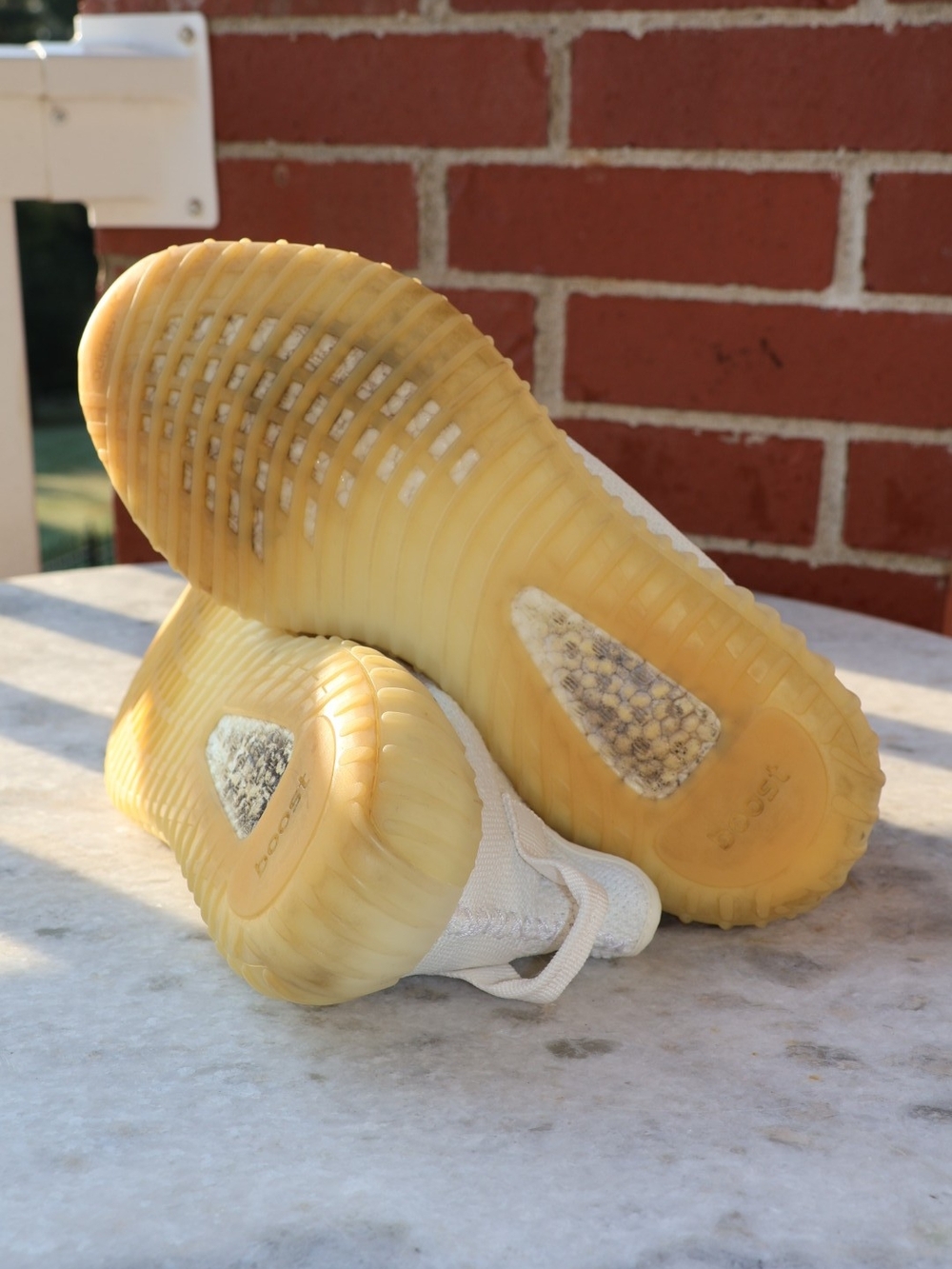 Yeezy Boost 350 V2 "Cream White" - Picture 6 of 9